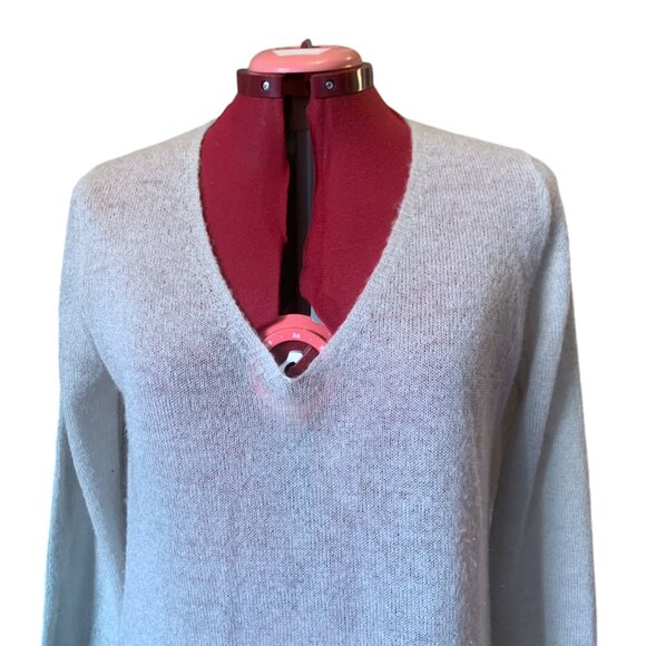CONTEMPORAINE - Gray Top V neck - touch of mohair semi Sheer sweater - large - Picture 2 of 13